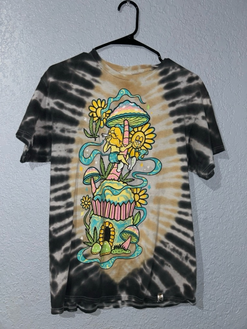Tie-Dye Short Sleeve Tee with Psychedelic Mushroom & Sunflower Art - Black/Tan